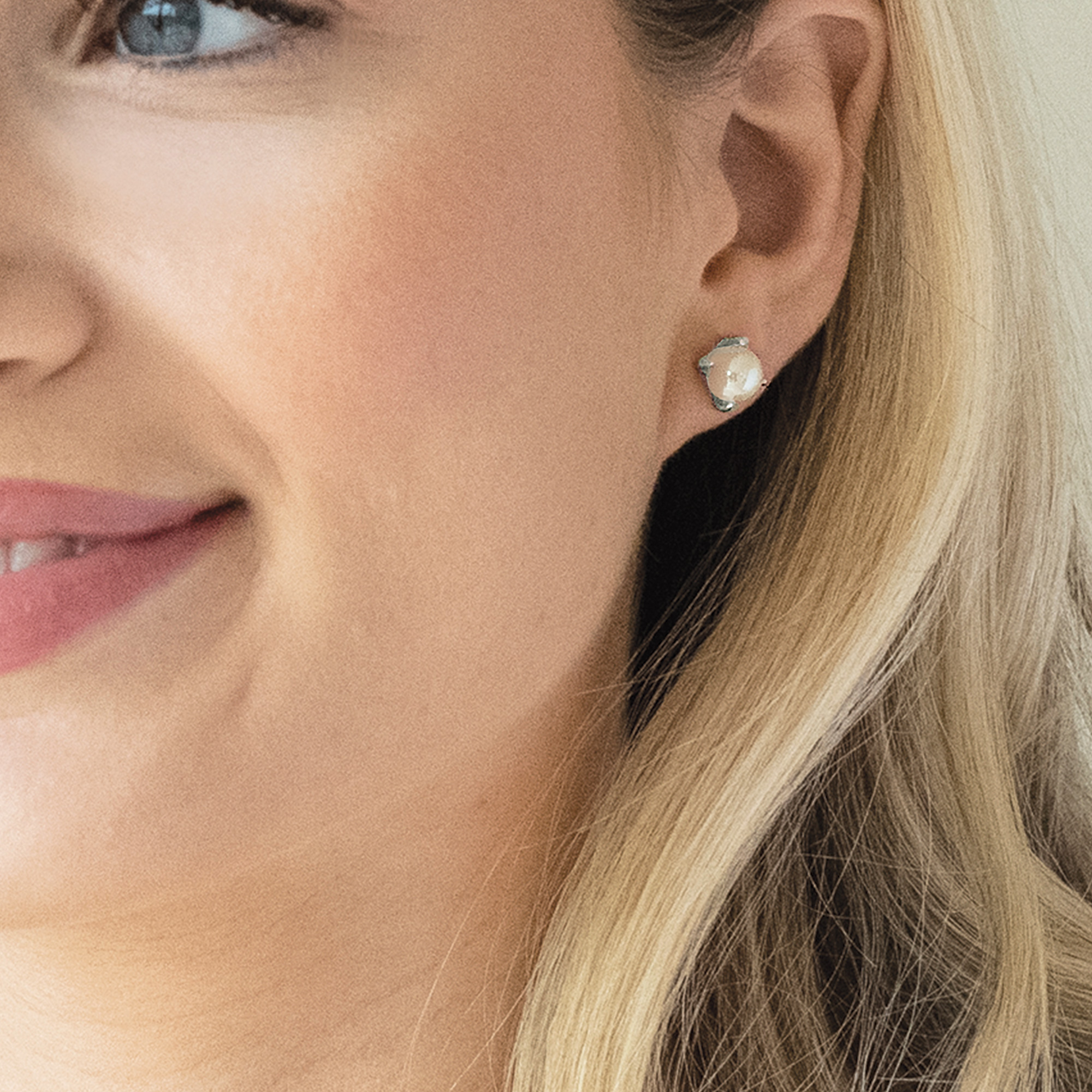 Classic Pearl Wedding Studs – Cairo