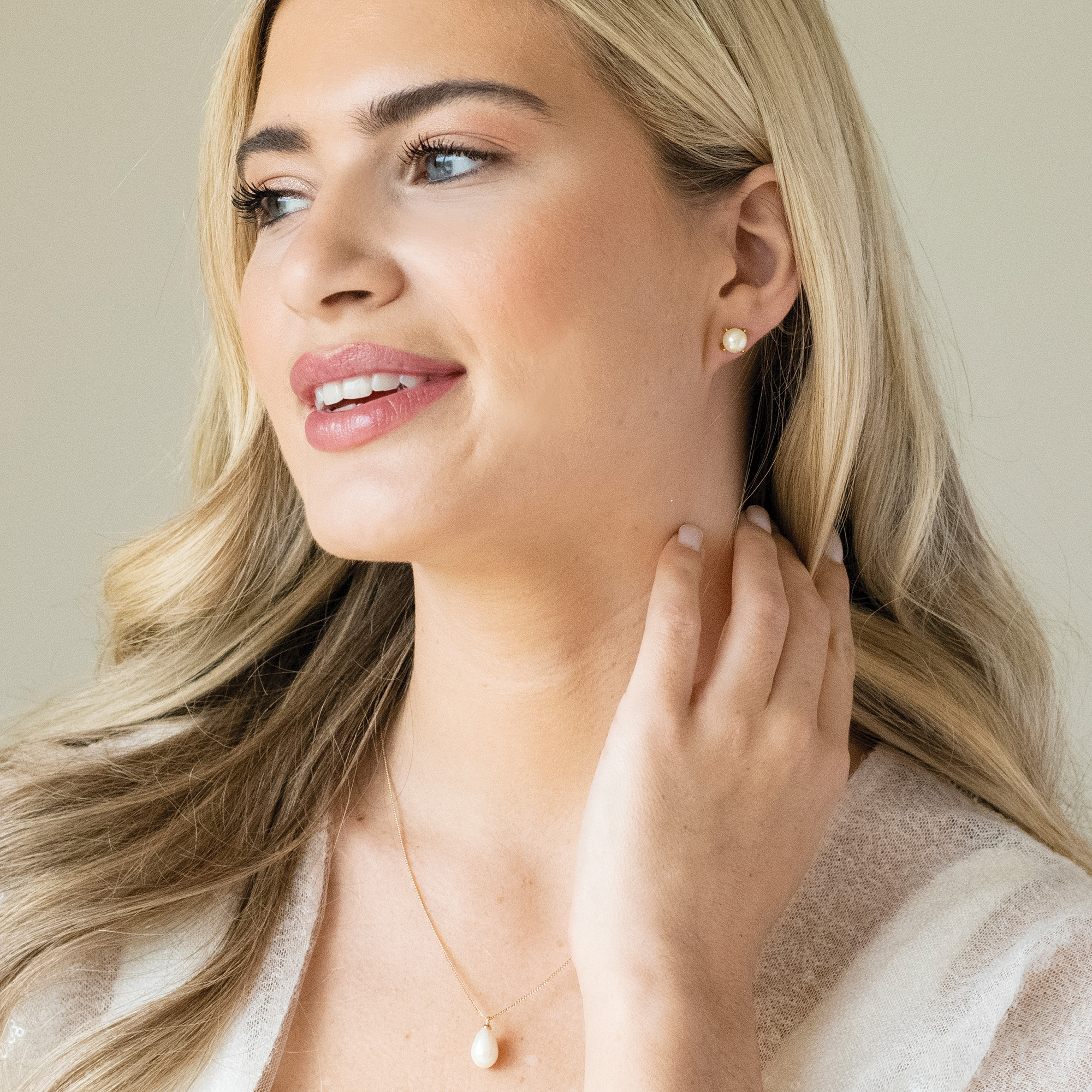 Classic Pearl Wedding Studs – Cairo