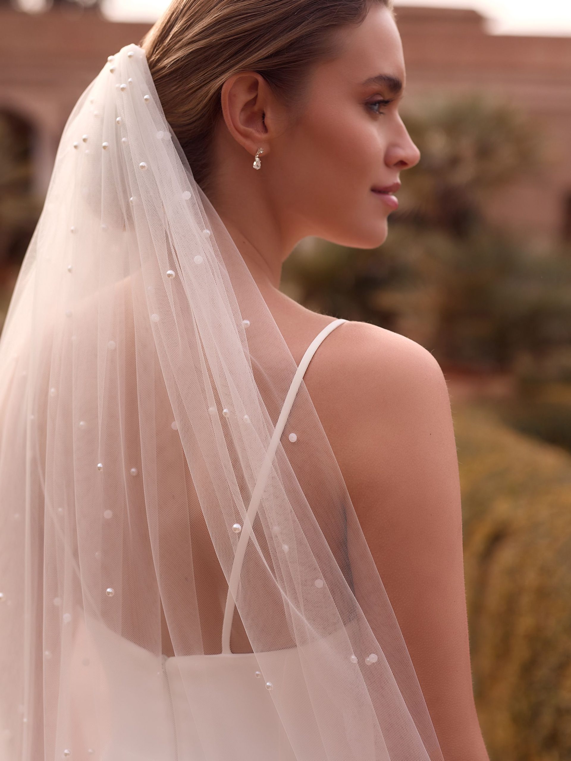Floor Length Pearl Veil S543 closeup