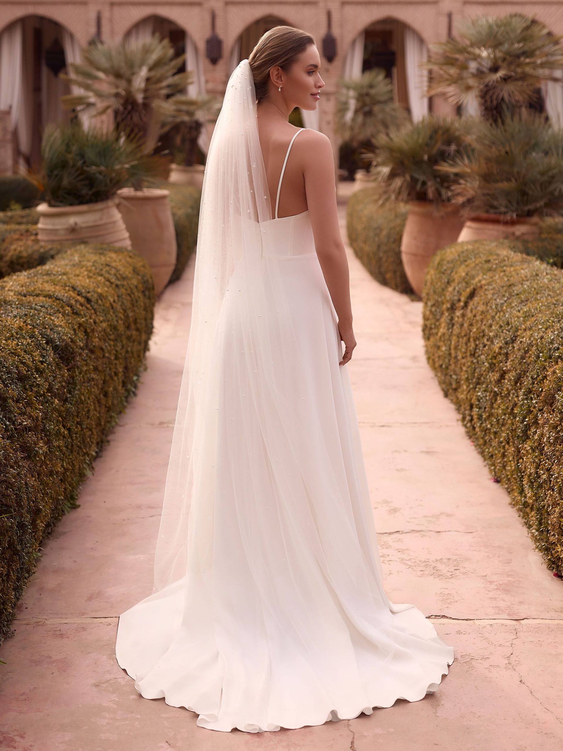Floor Length Pearl Veil S543