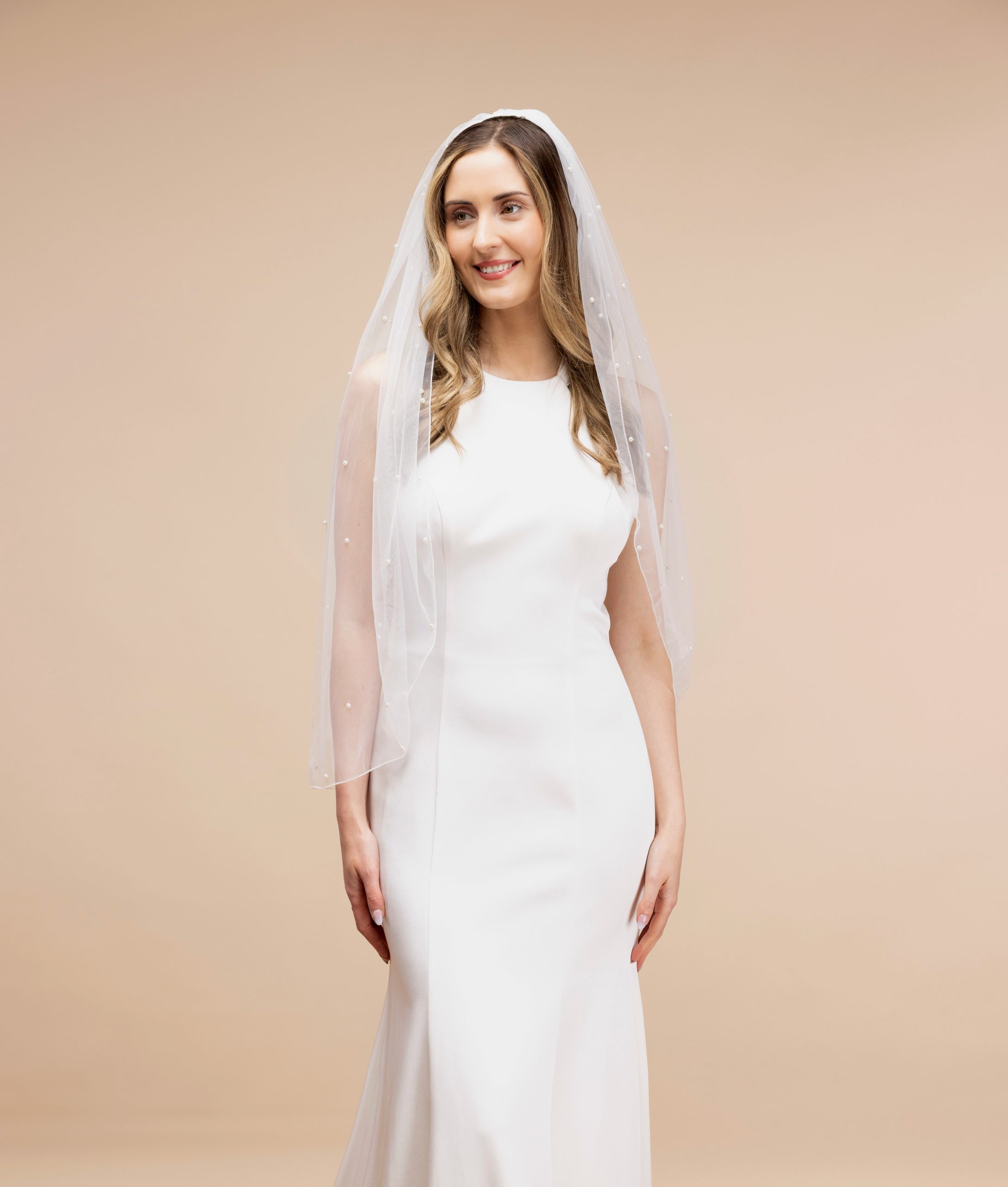 Hip length pearl veil PBV9012