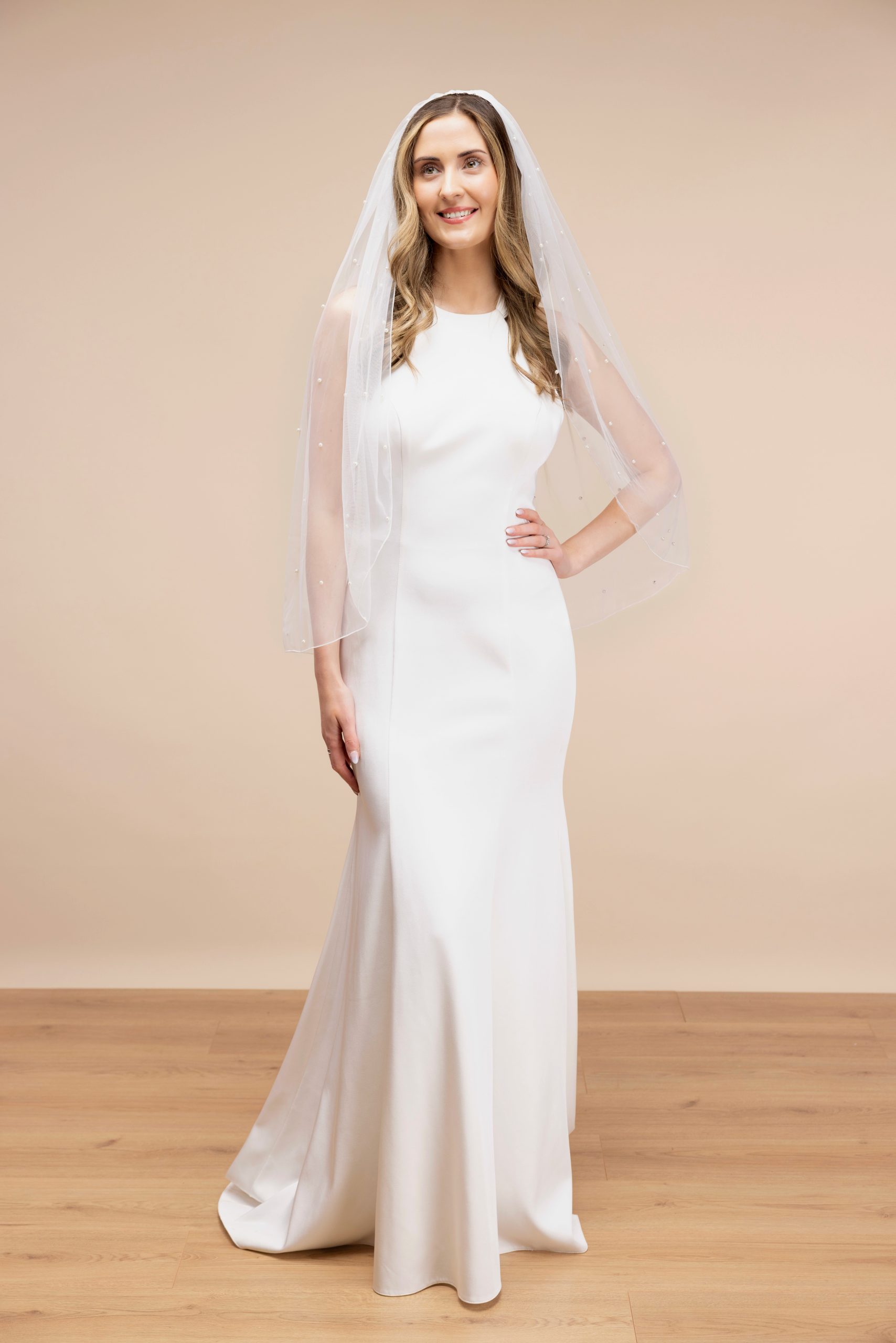Hip length pearl veil PBV9012