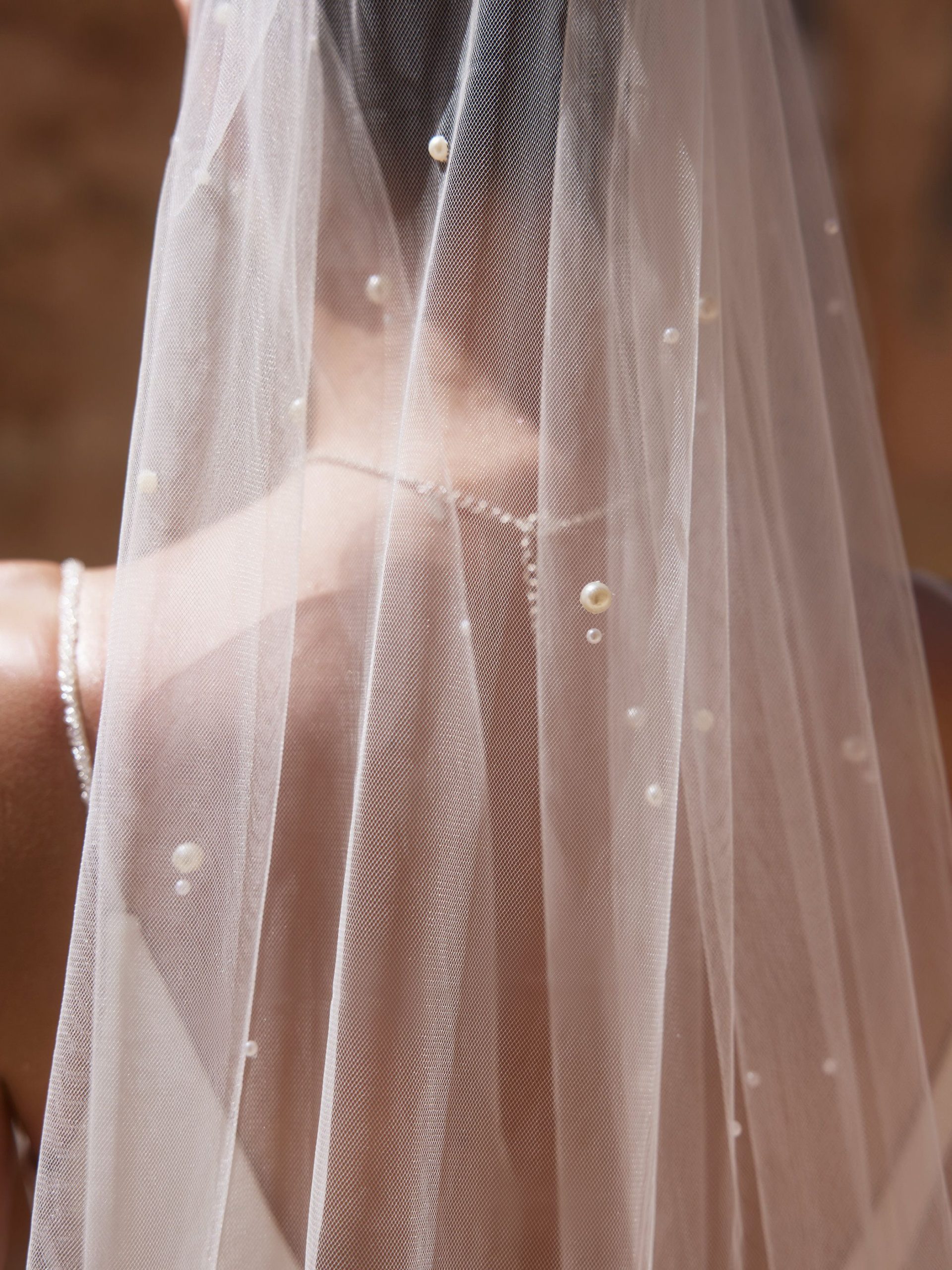 Fingertip Veil with Scattered Pearls S526