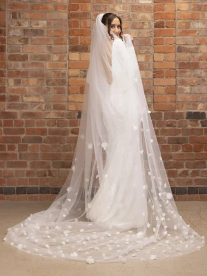 Cascading Flowers Cathedral Veil – PBV9017
